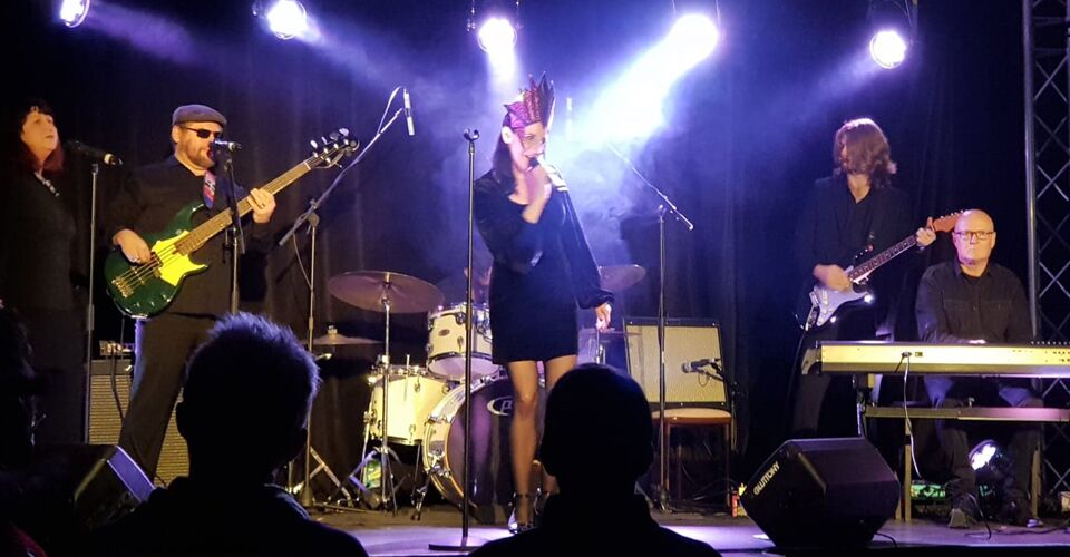 Jenn Barrett & The Night Shift - Photo by Riccardo - The Clothesline